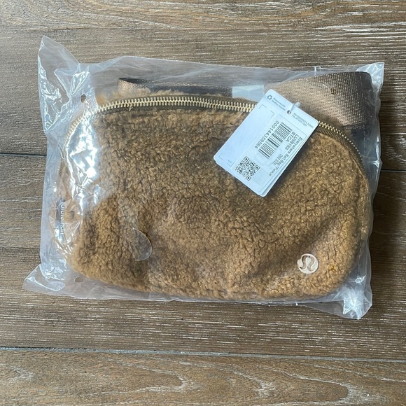 Sold Out Lululemon Carmel Sherpa Everywhere Belt Bag - Picture 2 of 3